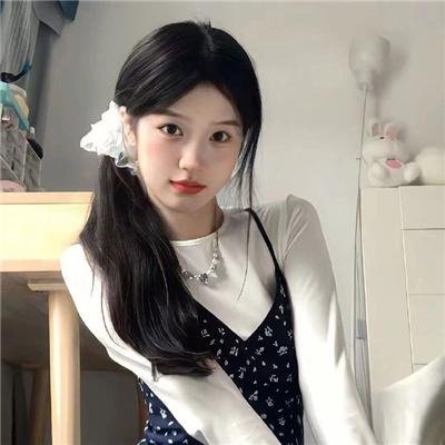 莉兹·博登手持斧头